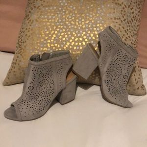 Y’Not? Taupe peep toes sandals with heel